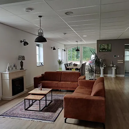 Mooie Familie Groepsaccomodatie Aan De Bosrand Feriehus Overloon