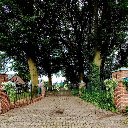 Holiday home Mooie Familie Groepsaccomodatie Aan De Bosrand Overloon