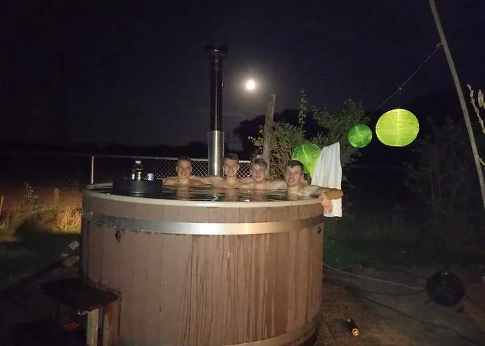 Dom wakacyjny Mooie Familie Groepsaccomodatie Aan De Bosrand Overloon