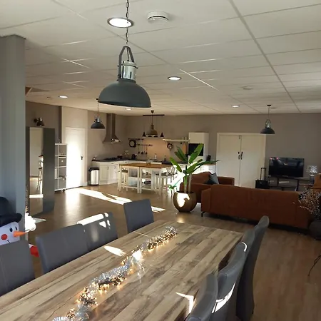 Mooie Familie Groepsaccomodatie Aan De Bosrand 度假居 Overloon