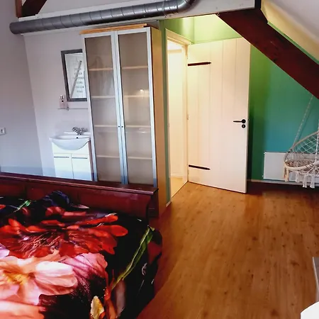 Mooie Familie Groepsaccomodatie Aan De Bosrand 度假居