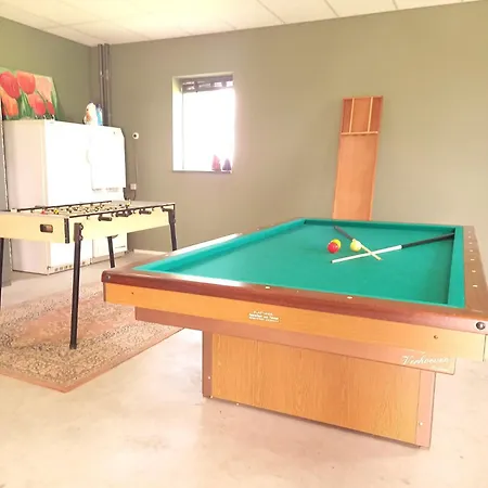 Mooie Familie Groepsaccomodatie Aan De Bosrand 度假居 Overloon