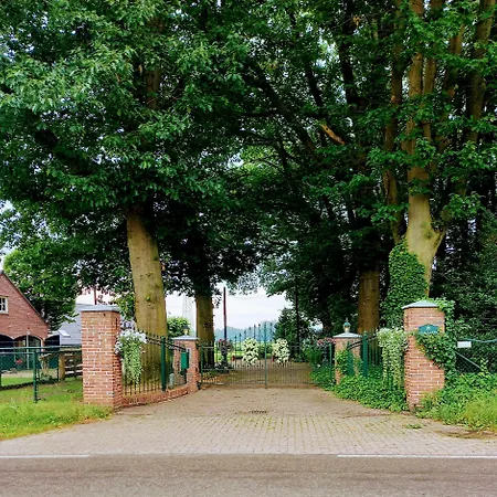 Mooie Familie Groepsaccomodatie Aan De Bosrand *